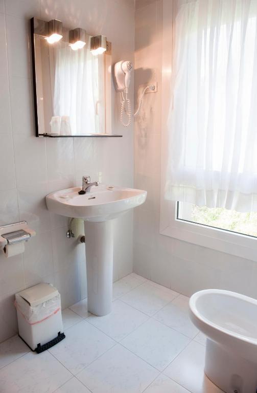 Hotel Txaraka Bermeo Cameră foto